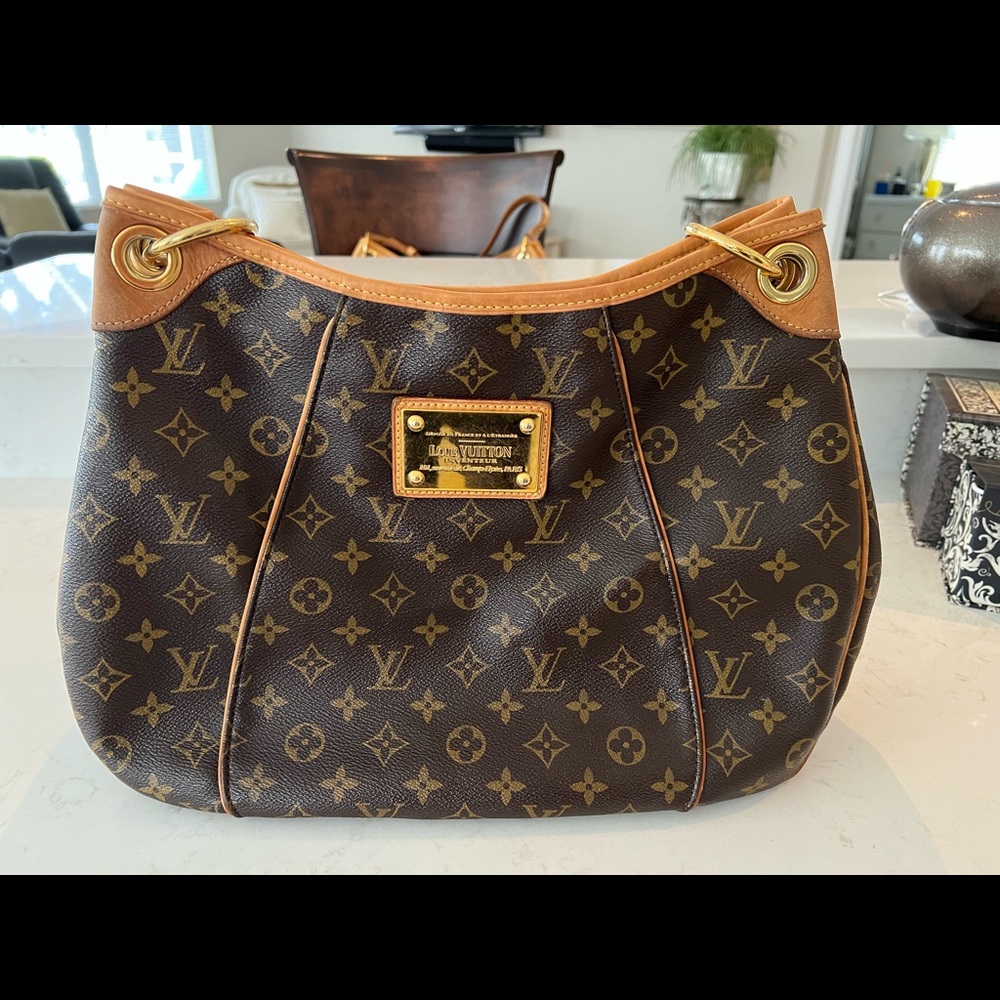 LOUIS VUITTON GALLERIA PM.